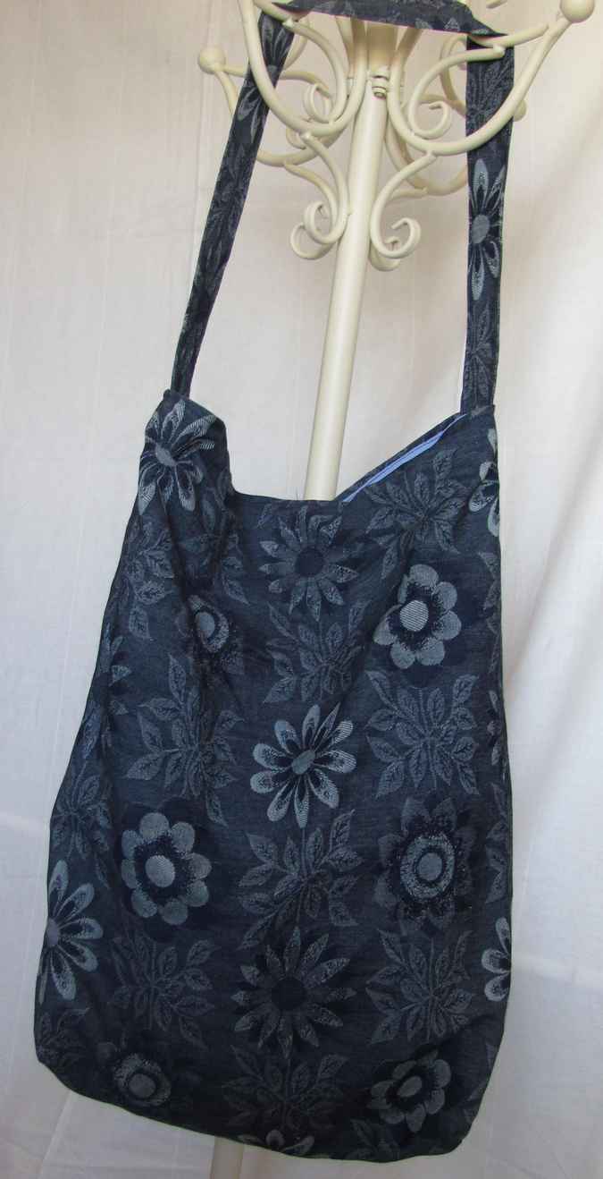 large image of art item: bag &ndash; blue quiltwork flower motif