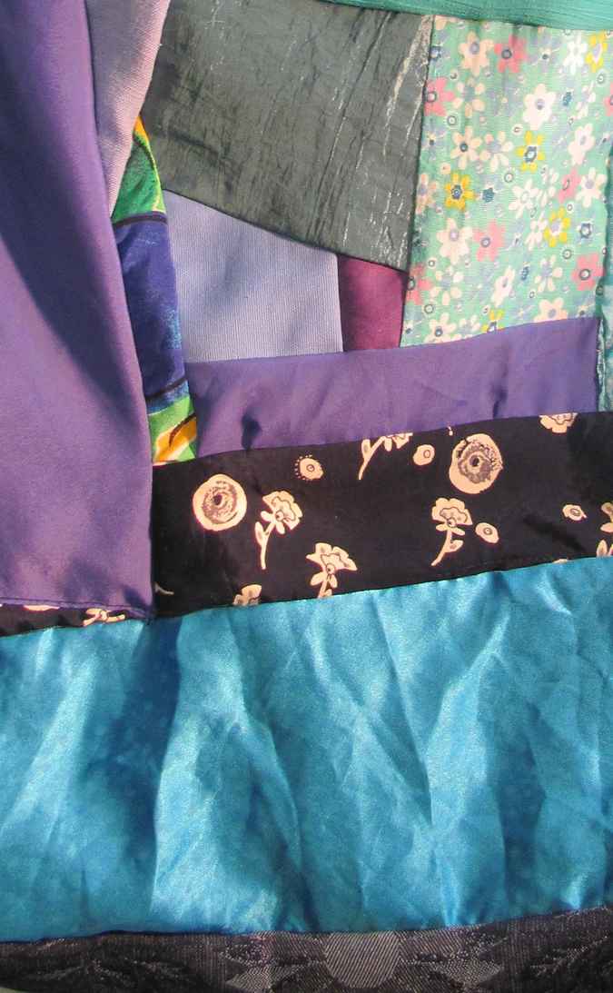 large image of art item: bag &ndash; blue quiltwork flower motif