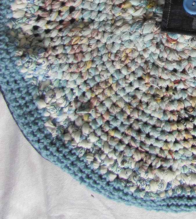 large image of art item: bag &ndash; button blue crochet disc