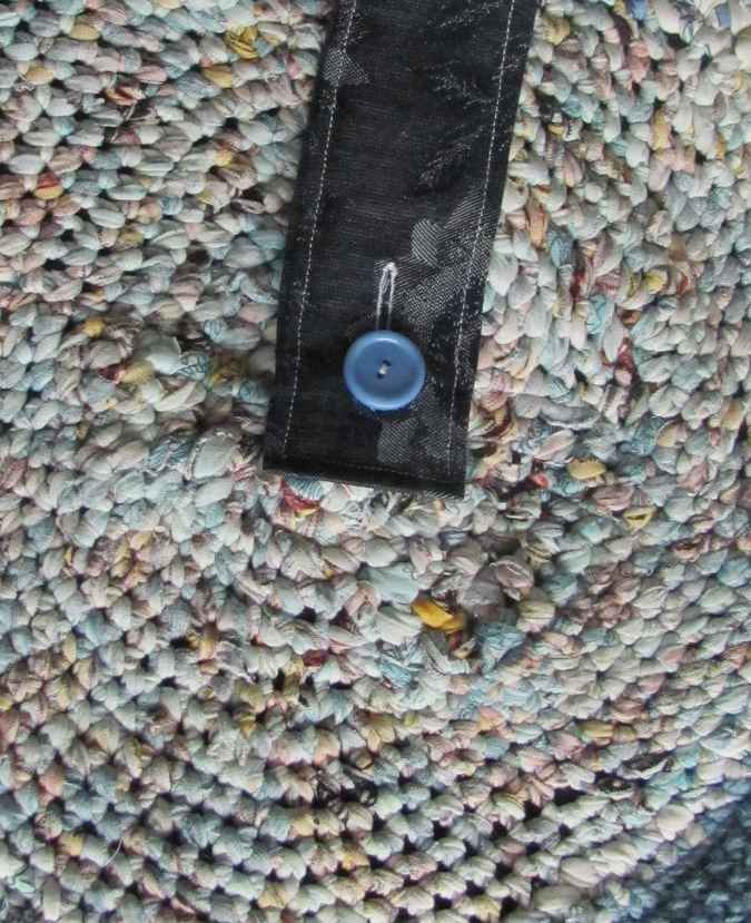 large image of art item: bag &ndash; button blue crochet disc