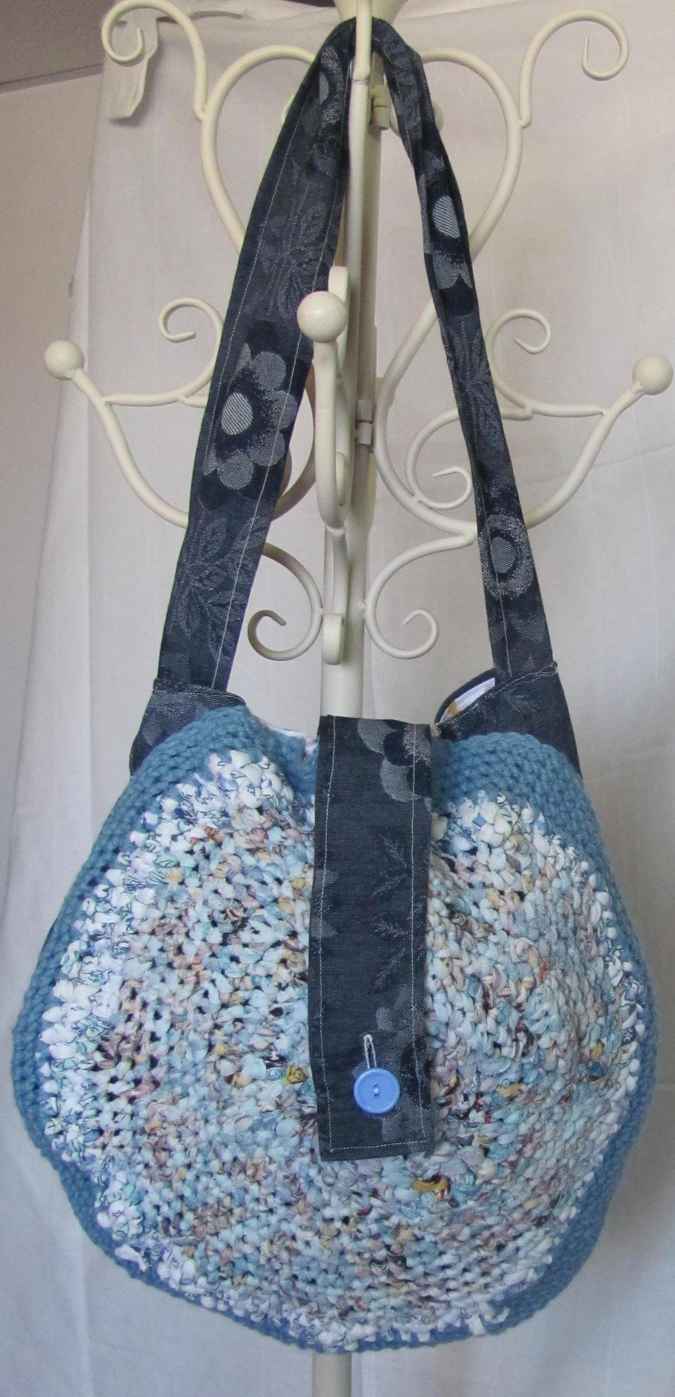 large image of art item: bag &ndash; button blue crochet disc