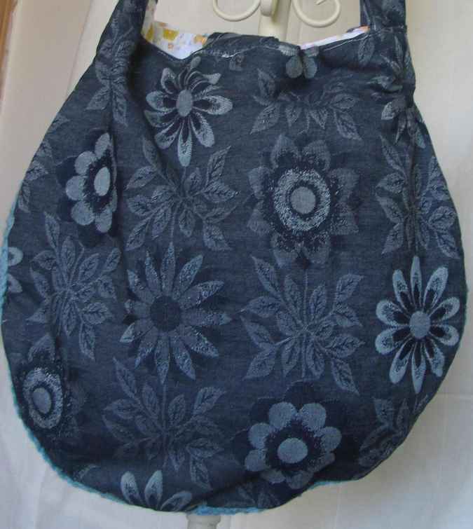 large image of art item: bag &ndash; button blue crochet disc