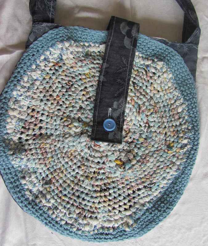 large image of art item: bag &ndash; button blue crochet disc