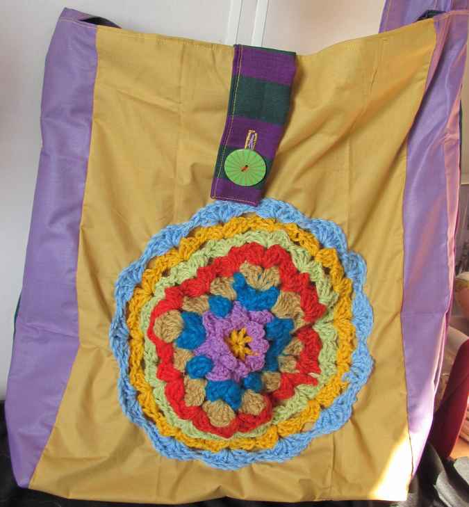 large image of art item: bag &ndash; button green circle crochet