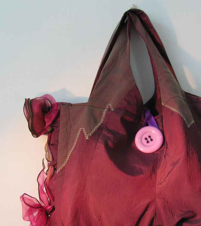 large image of art item: bag &ndash; button pink