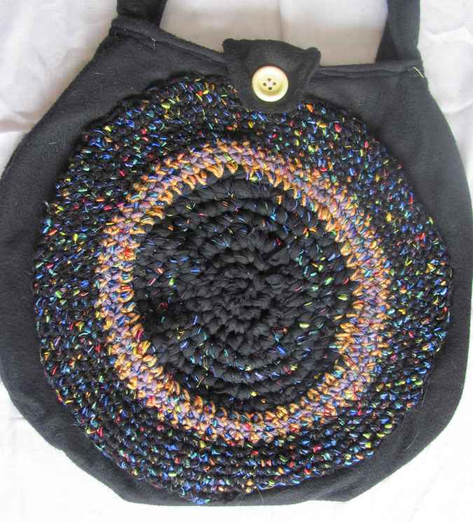 large image of art item: bag &ndash; button white black crochet disc