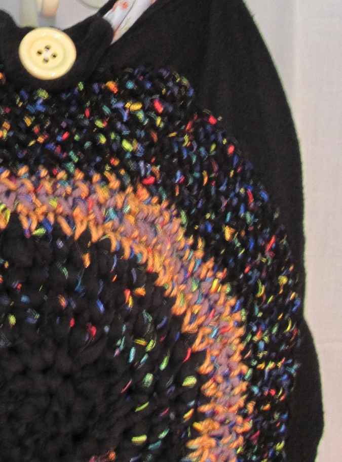 large image of art item: bag &ndash; button white black crochet disc