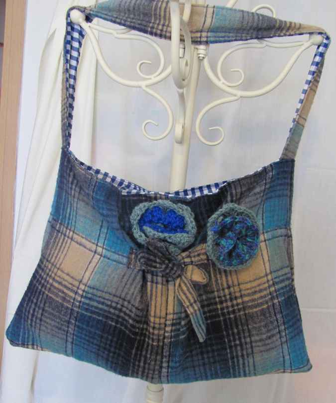 large image of art item: bag &ndash; checkered blue flowers crochet blue