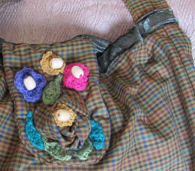 large image of art item: bag &ndash; checkered flowers with beads