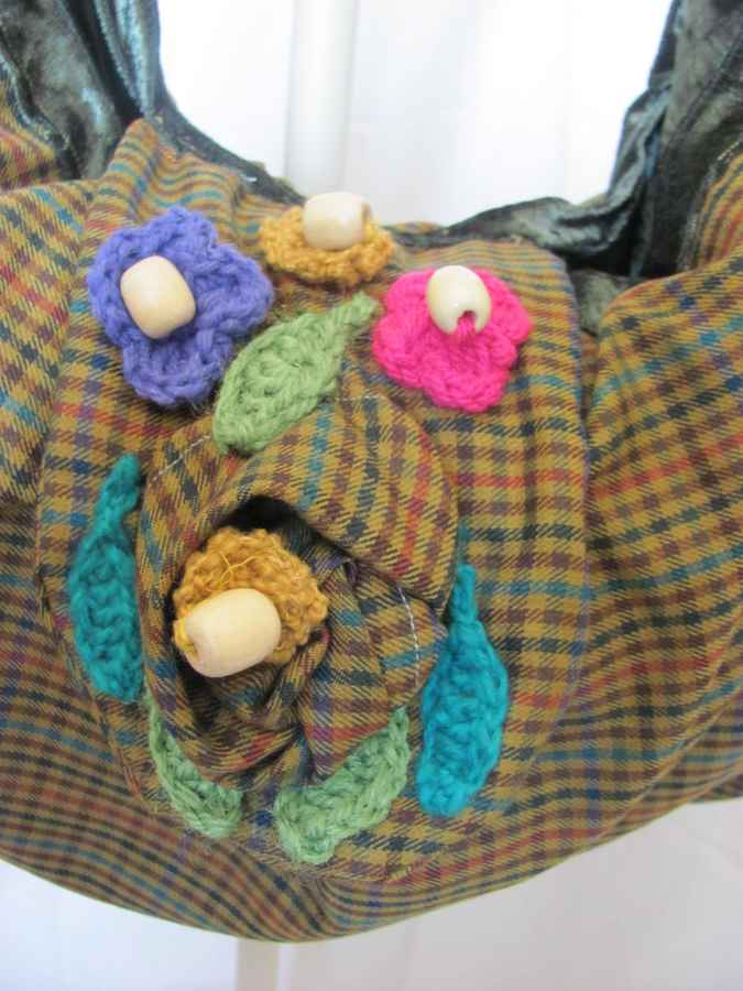 large image of art item: bag &ndash; checkered flowers with beads