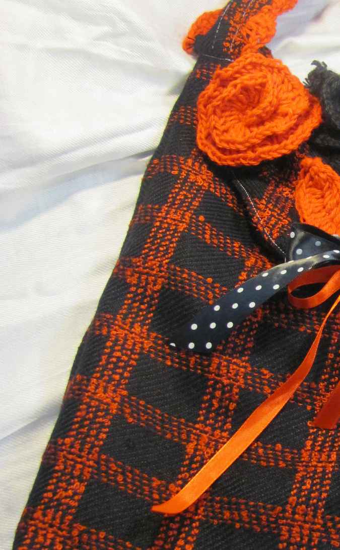 large image of art item: bag &ndash; checkered orange black