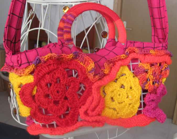 large image of art item: bag &ndash; checkered pink crochet flowers red yellow