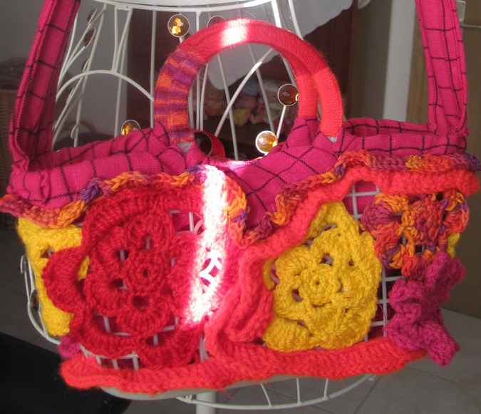 large image of art item: bag &ndash; checkered pink crochet flowers red yellow