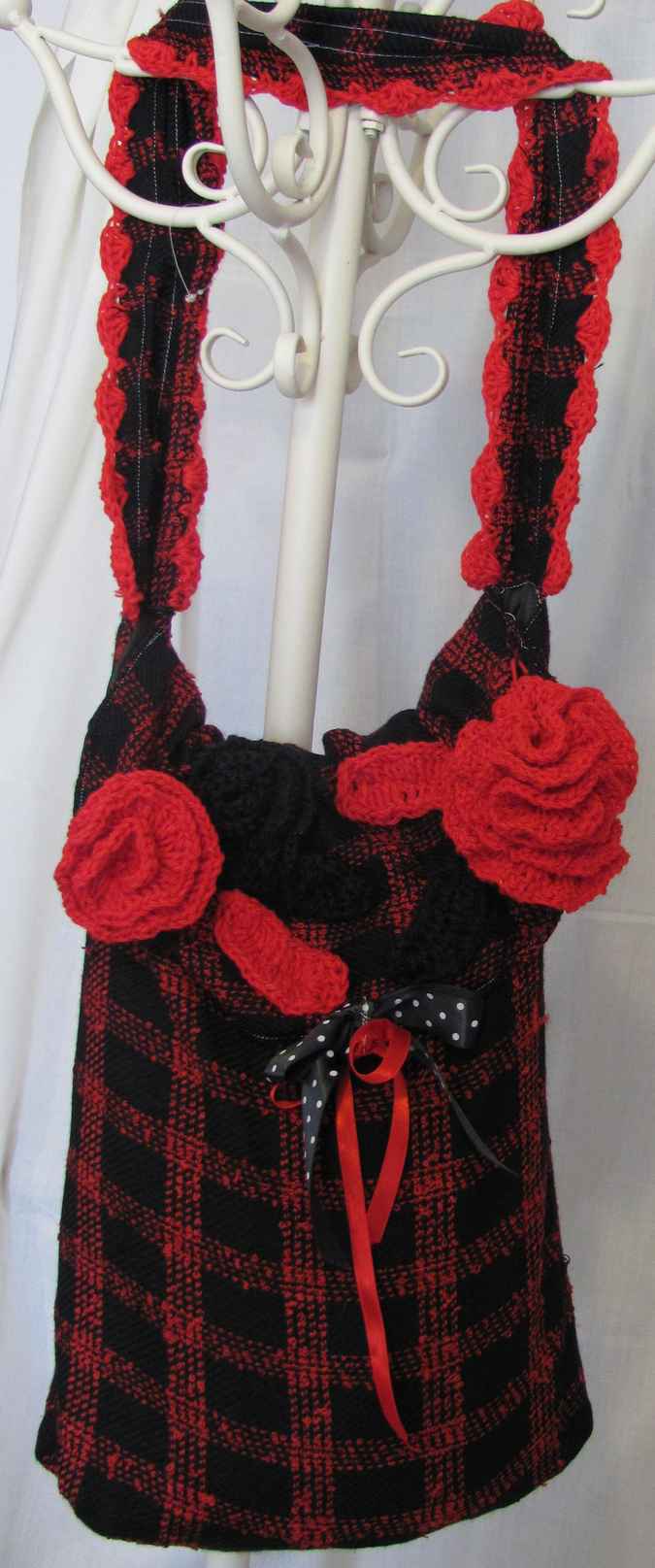 large image of art item: bag &ndash; checkered red black