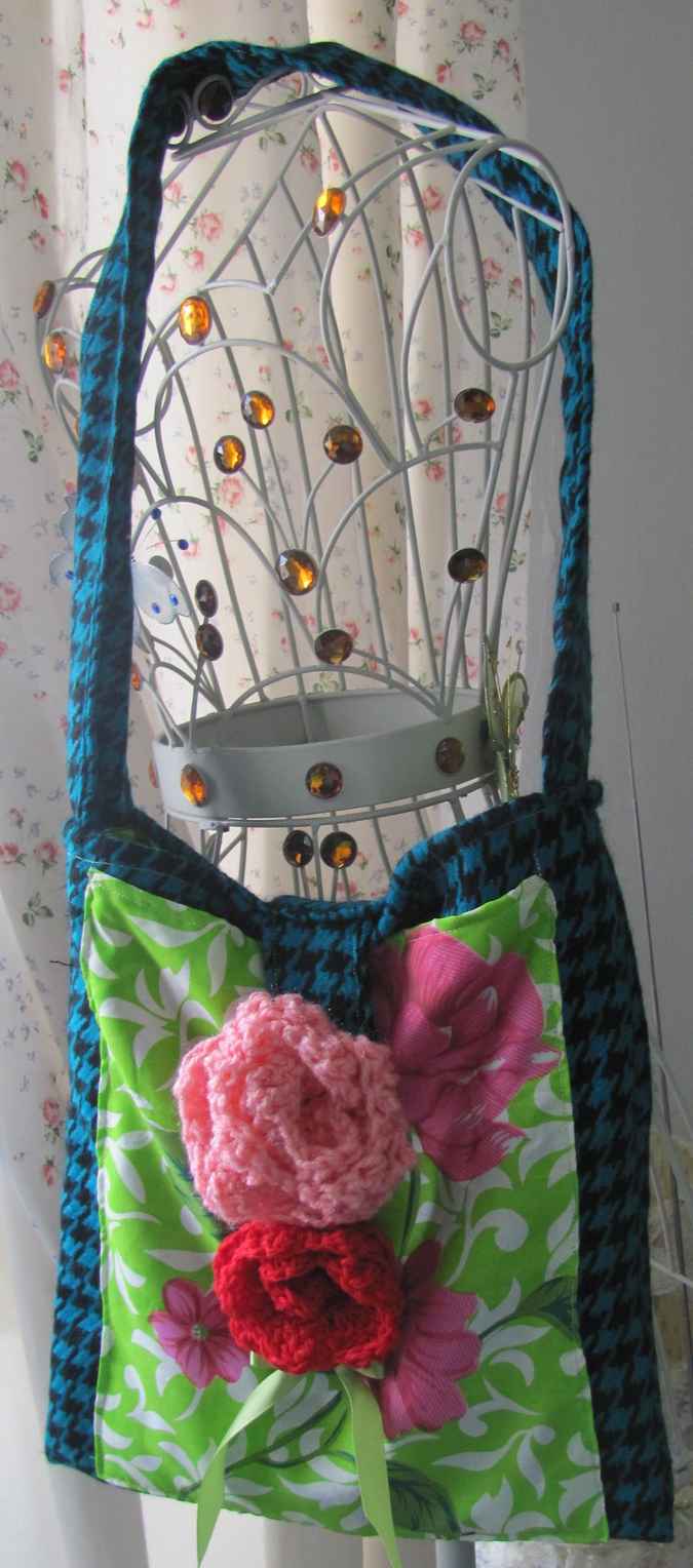 large image of art item: bag &ndash; checkred blue black motif leaves green white crochet flowers red pink