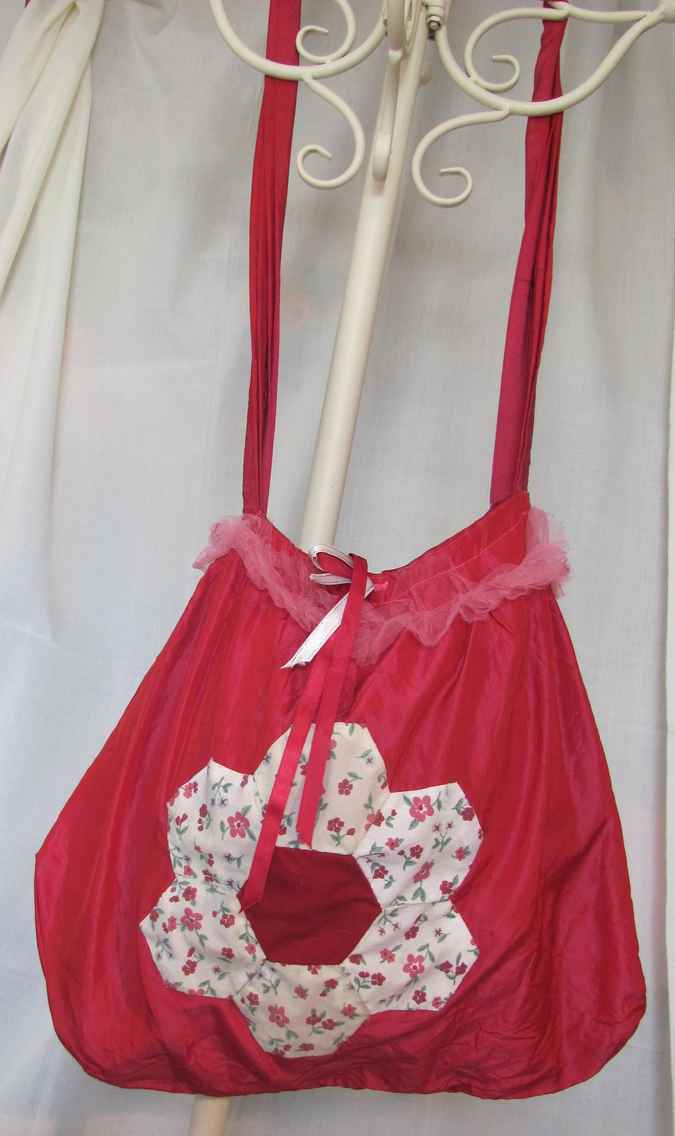 large image of art item: bag &ndash; crimson hexagons quiltwork