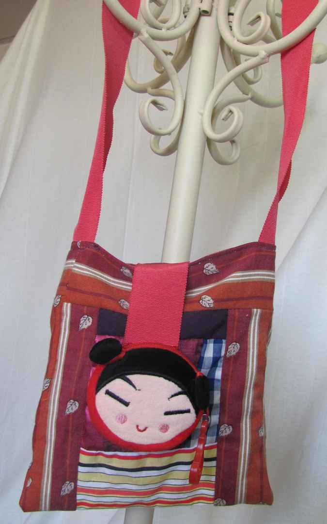 large image of art item: bag &ndash; crimson quiltwork with oriental girl motif