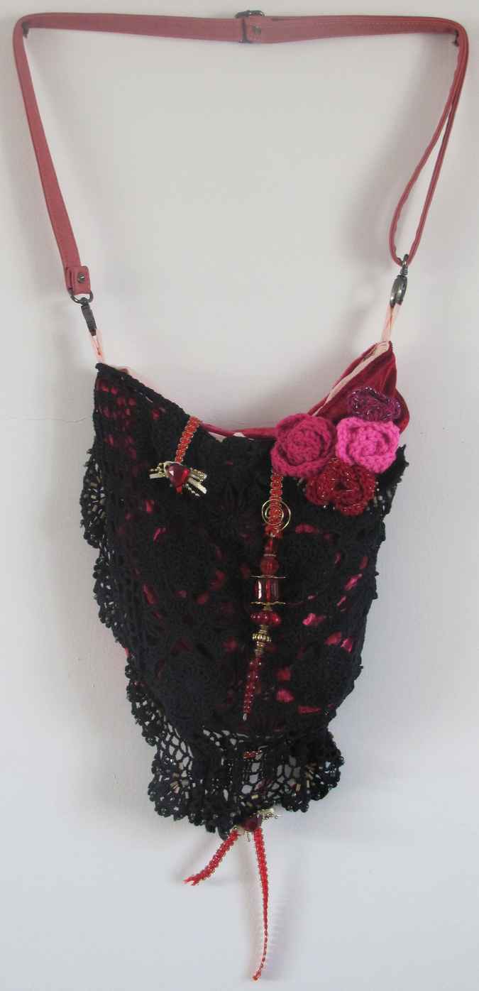 large image of art item: bag &ndash; crochet black with red roses
