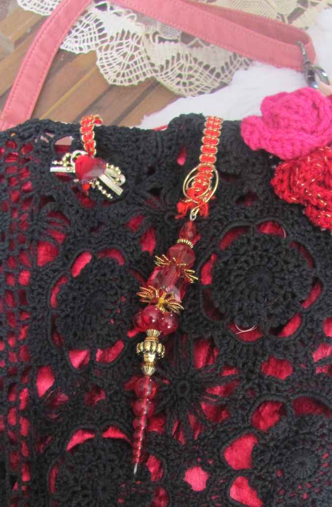 large image of art item: bag &ndash; crochet black with red roses