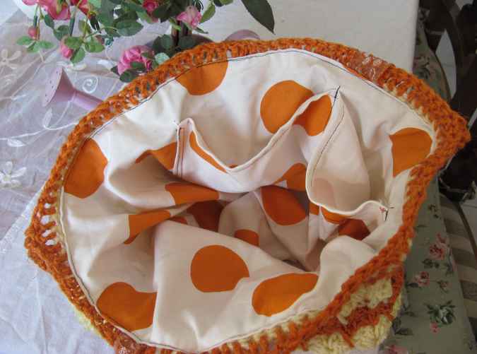 large image of art item: bag &ndash; crochet orange cream