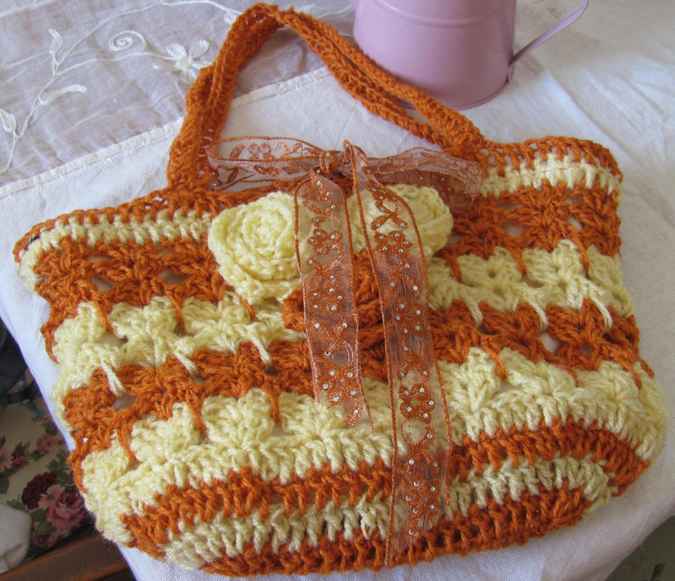 large image of art item: bag &ndash; crochet orange cream