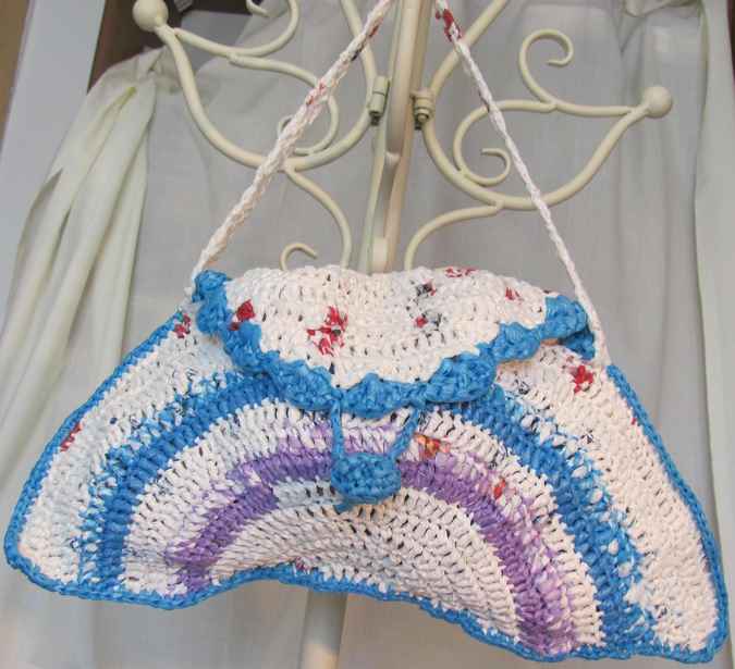 large image of art item: bag &ndash; crochet white blue