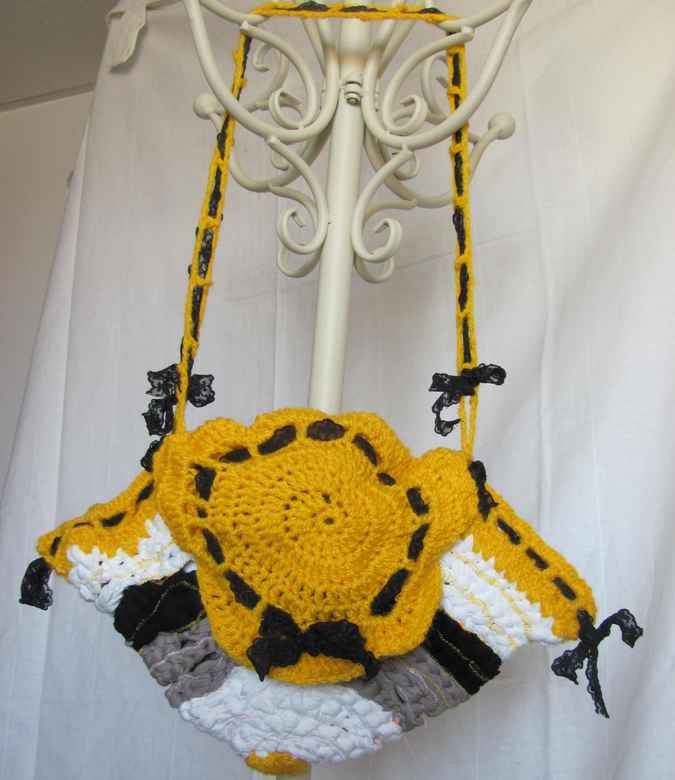 large image of art item: bag &ndash; crochet yellow black white