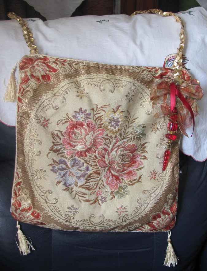 large image of art item: bag &ndash; embroidery flowers red blue