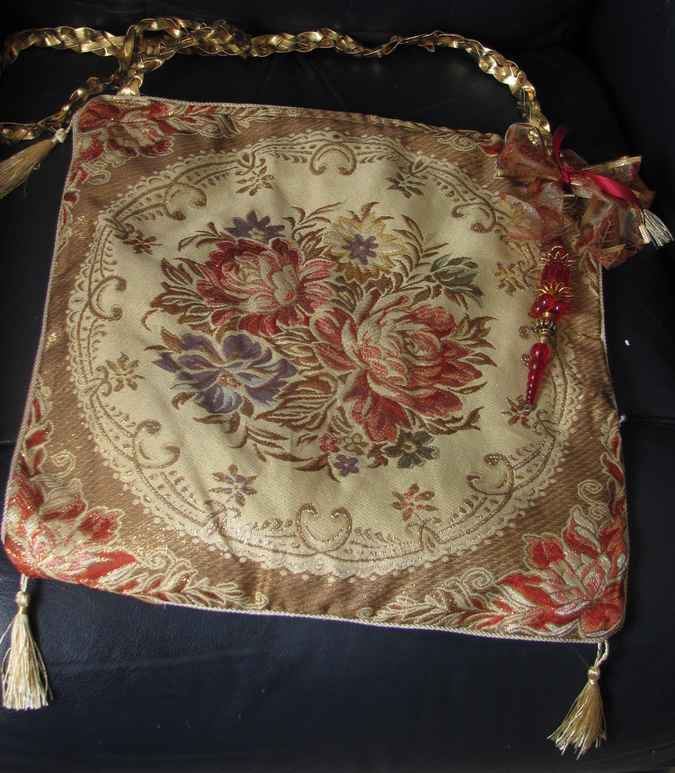 large image of art item: bag &ndash; embroidery flowers red blue