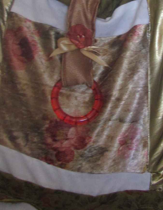 large image of art item: bag &ndash; gold red flower red ring