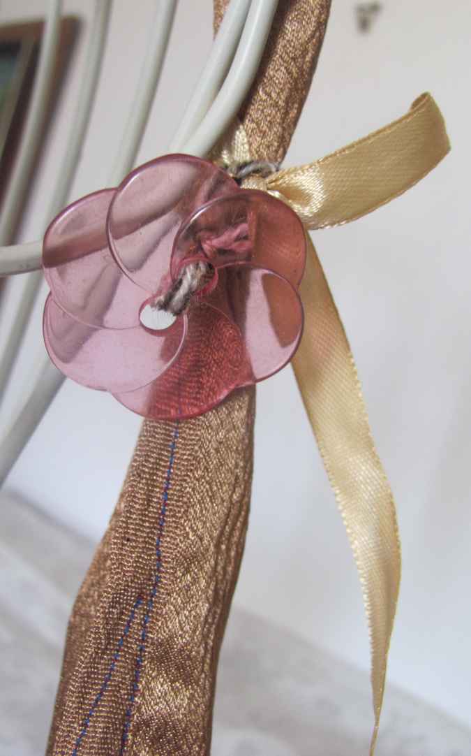 large image of art item: bag &ndash; gold red flower red ring