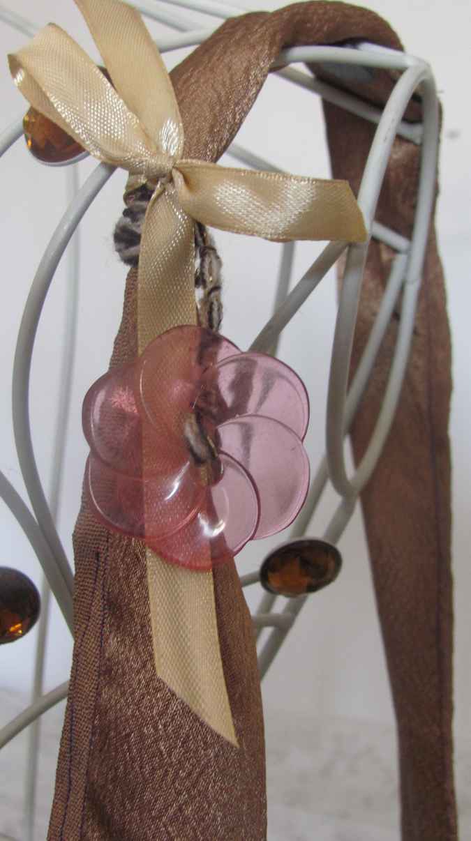 large image of art item: bag &ndash; gold red flower red ring