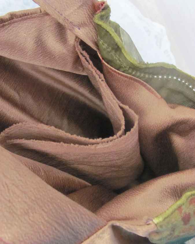 large image of art item: bag &ndash; gold red flower red ring