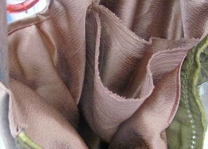 large image of art item: bag &ndash; gold red flower red ring