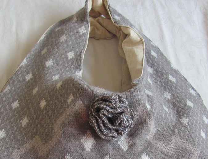 large image of art item: bag &ndash; gray diamonds white crochet flower