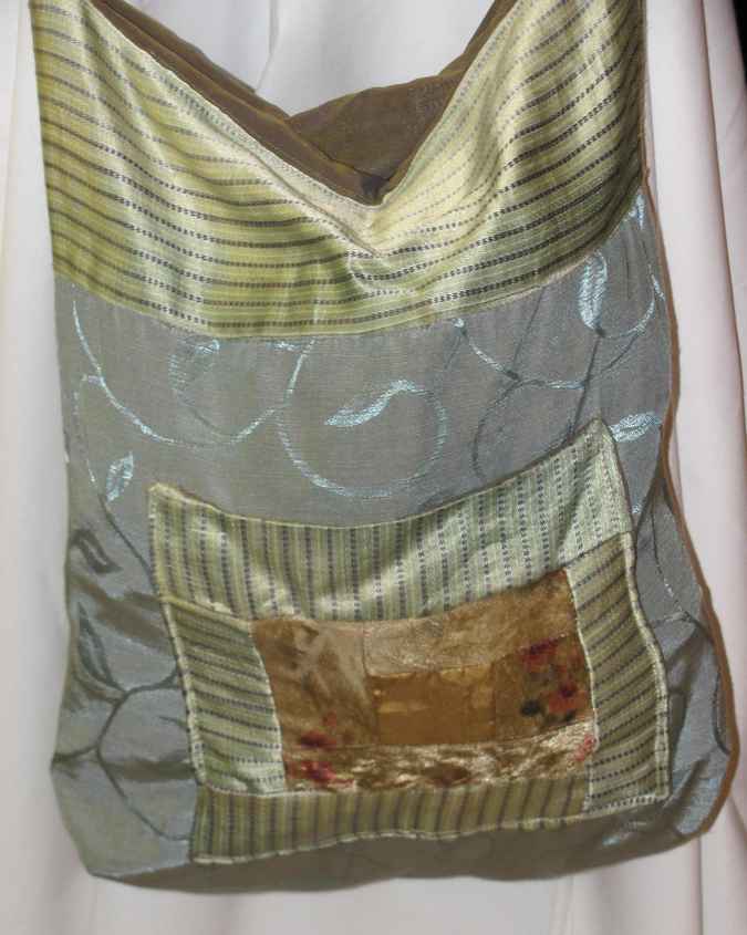 large image of art item: bag &ndash; gray pouch quilt