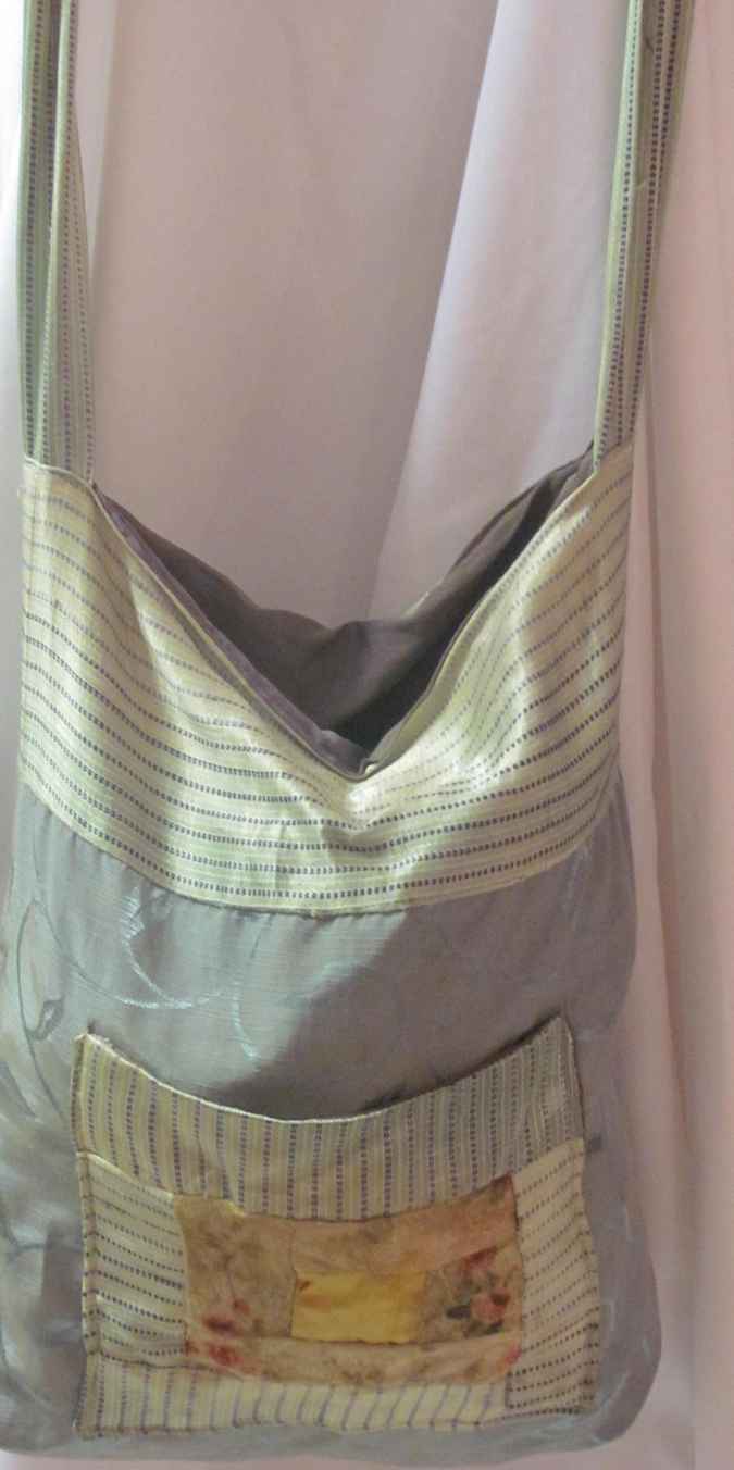 large image of art item: bag &ndash; gray pouch quilt