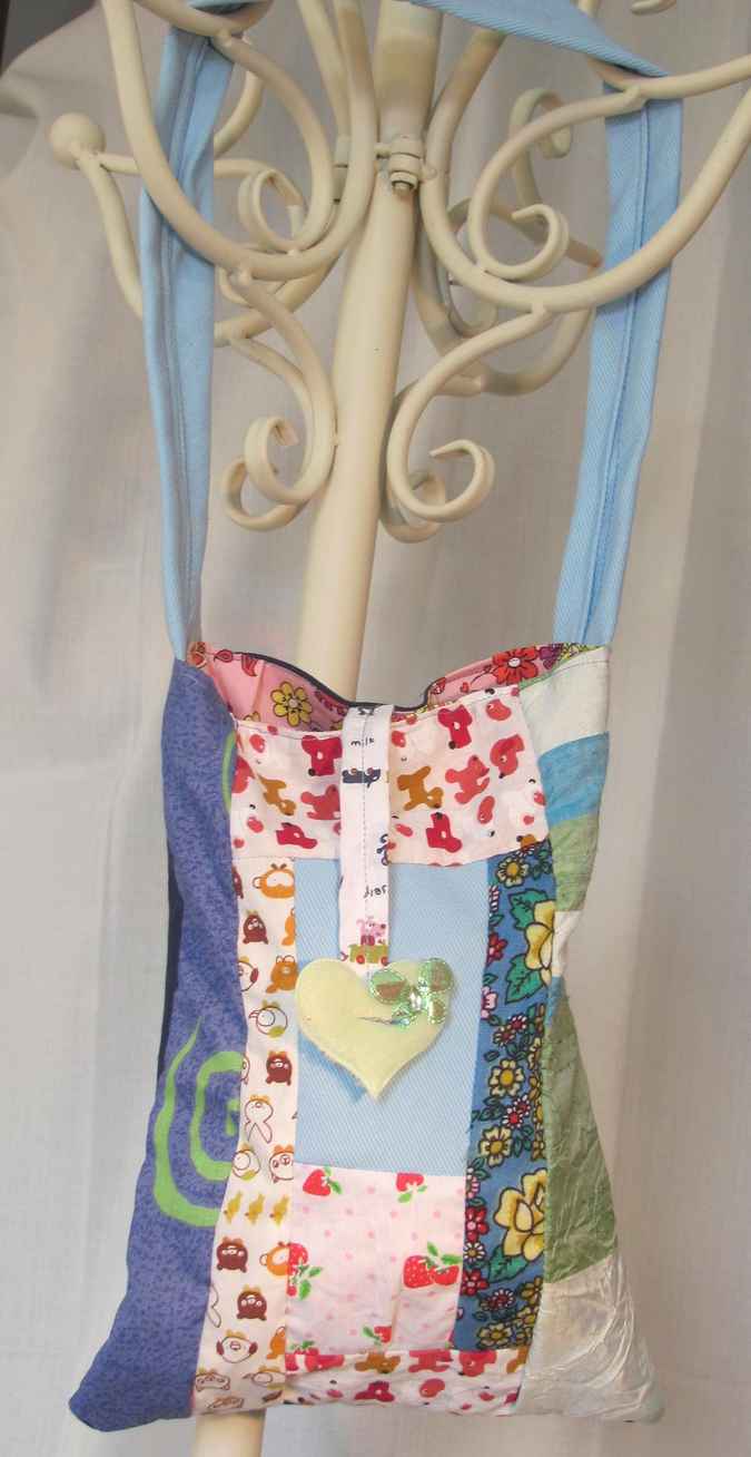 large image of art item: bag &ndash; heart green