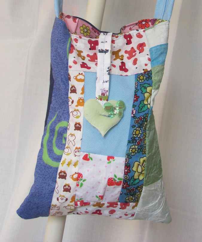large image of art item: bag &ndash; heart green