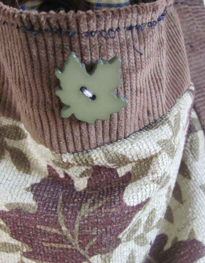 large image of art item: bag &ndash; khaki motif maple and oak leaves