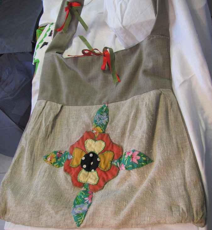 large image of art item: bag &ndash; khaki with colorful quiltted flower