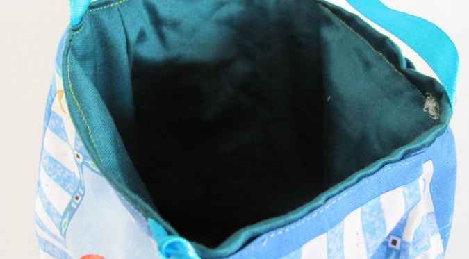 large image of art item: bag &ndash; on the seashore with baloon