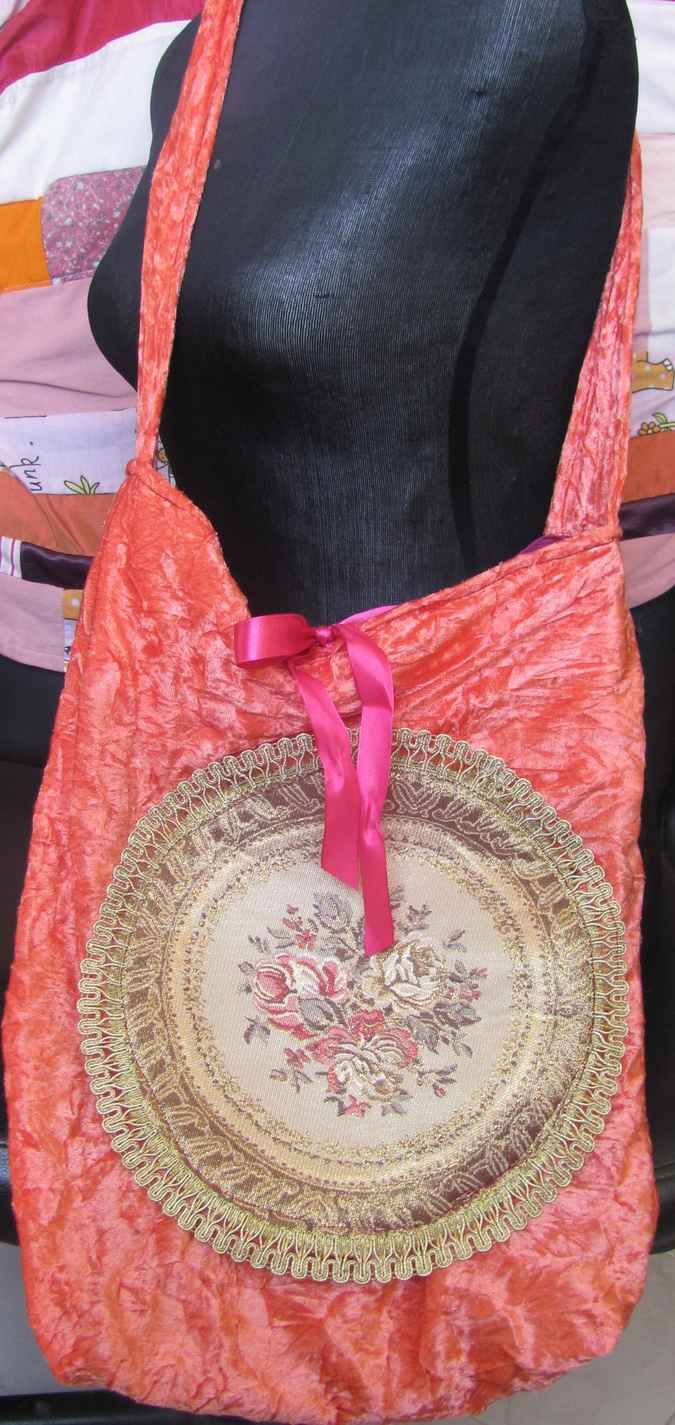 large image of art item: bag &ndash; peach quilt brownish disc