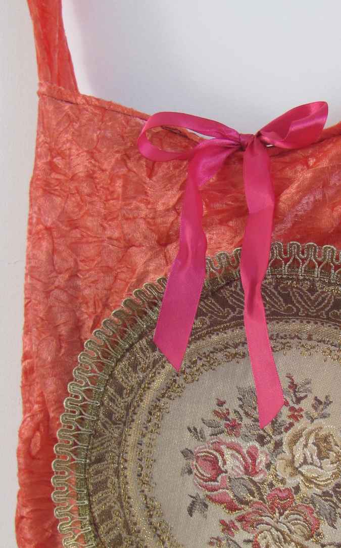 large image of art item: bag &ndash; peach quilt brownish disc