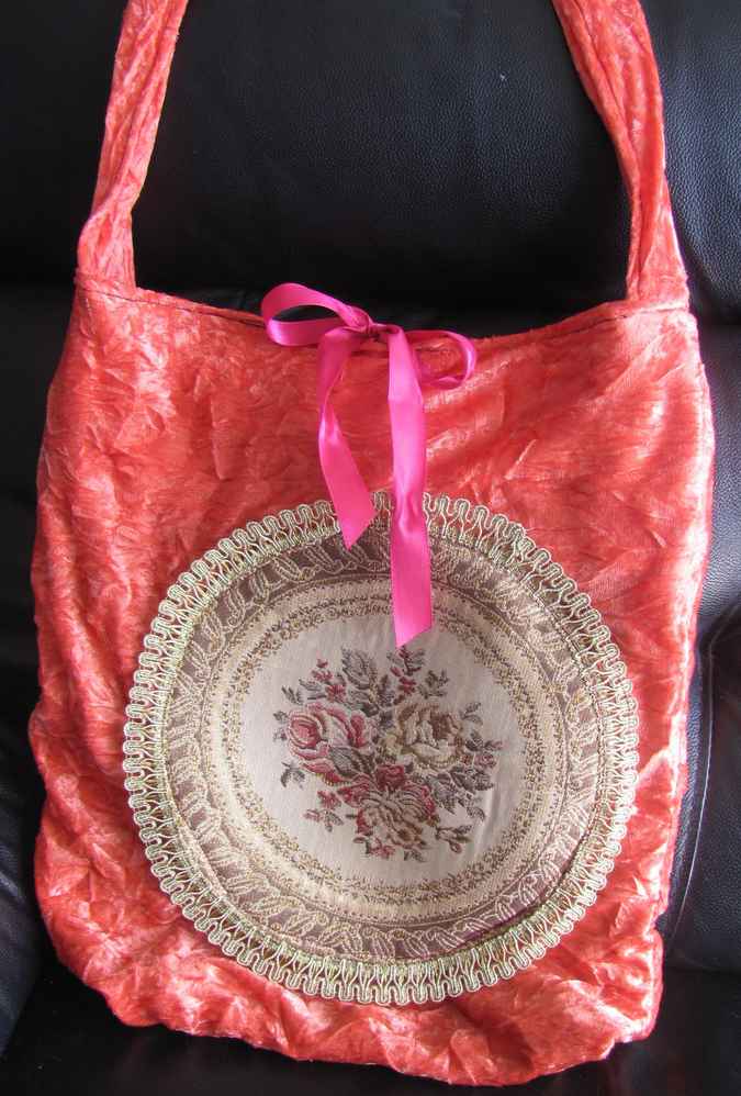 large image of art item: bag &ndash; peach quilt brownish disc