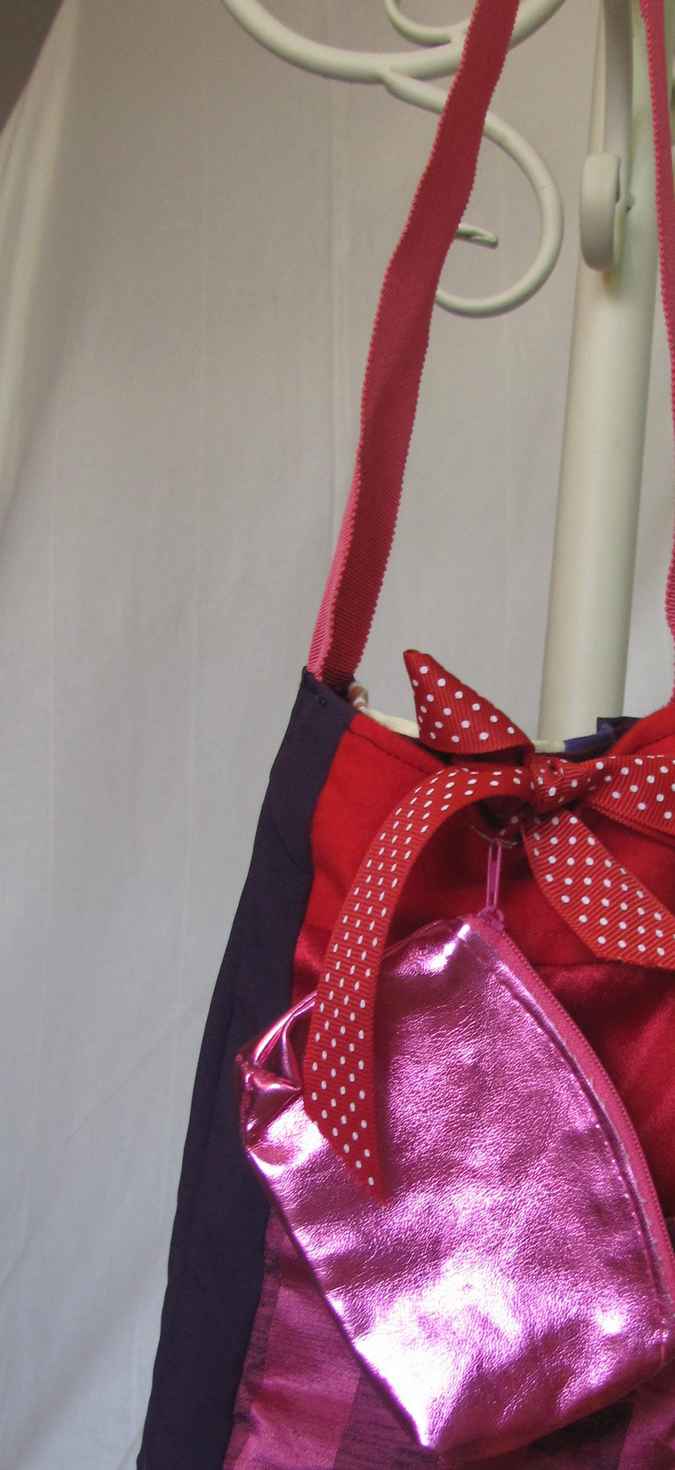 large image of art item: bag &ndash; pink red with shiny pink purse