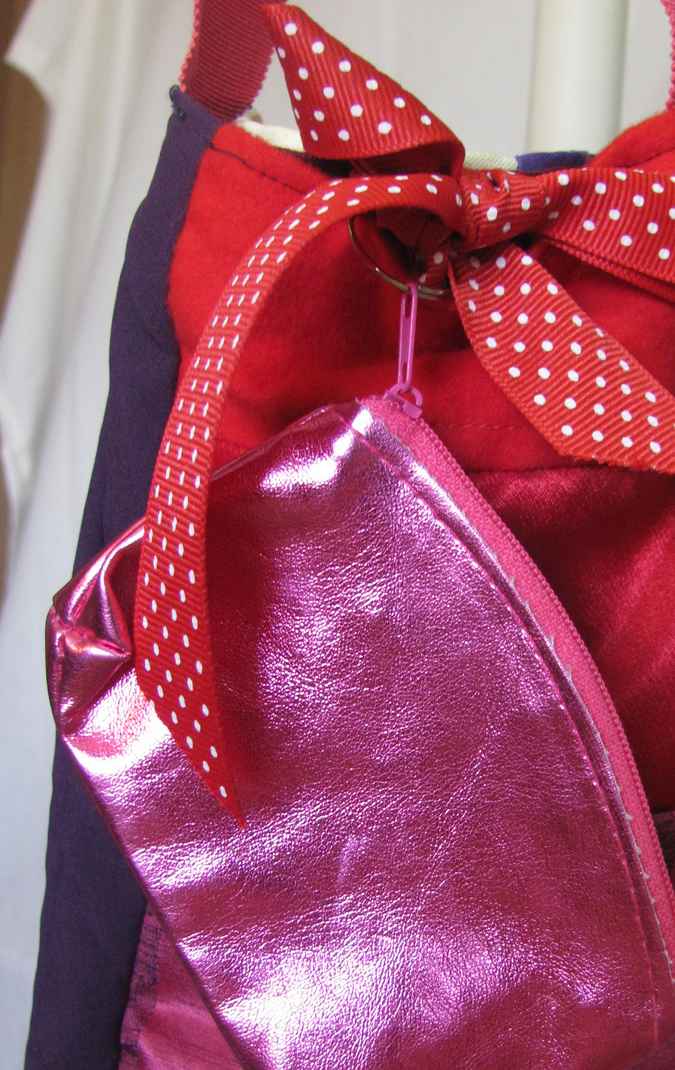 large image of art item: bag &ndash; pink red with shiny pink purse