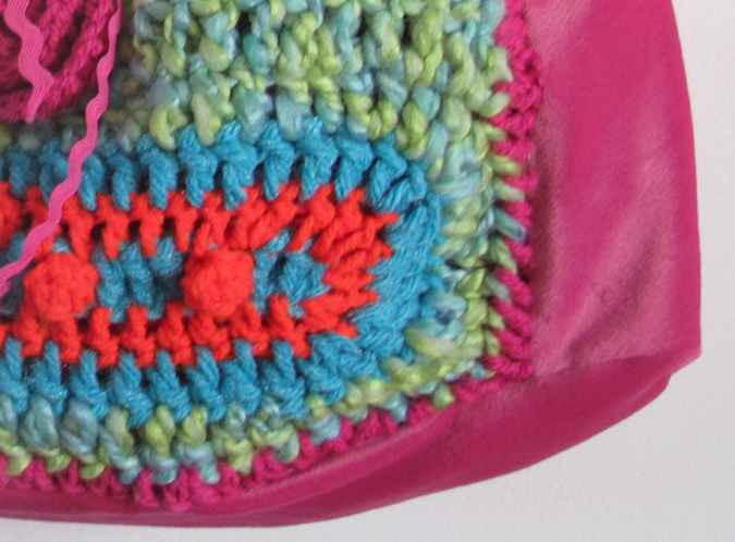 large image of art item: bag &ndash; pink with crochet