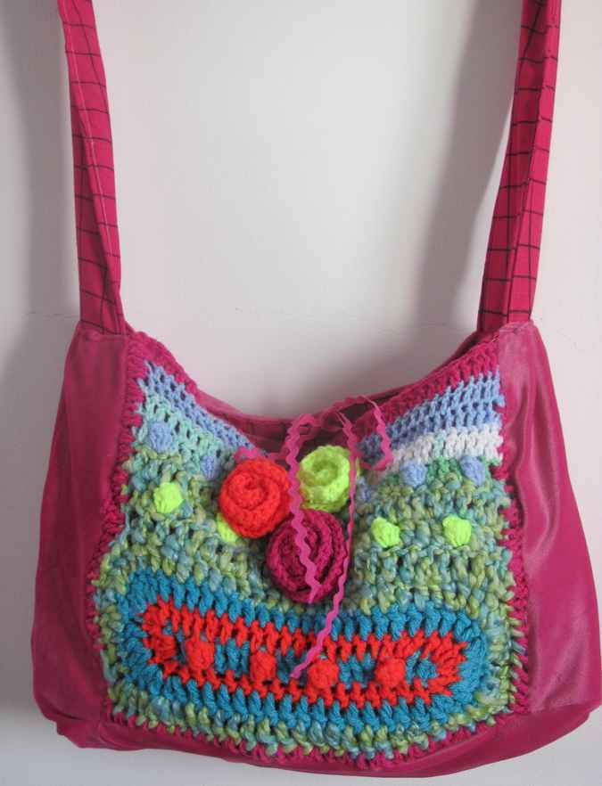 large image of art item: bag &ndash; pink with crochet