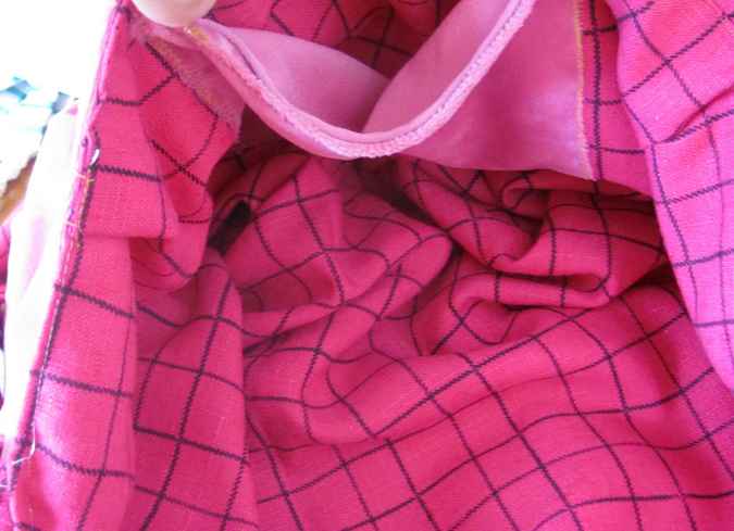 large image of art item: bag &ndash; pink with crochet